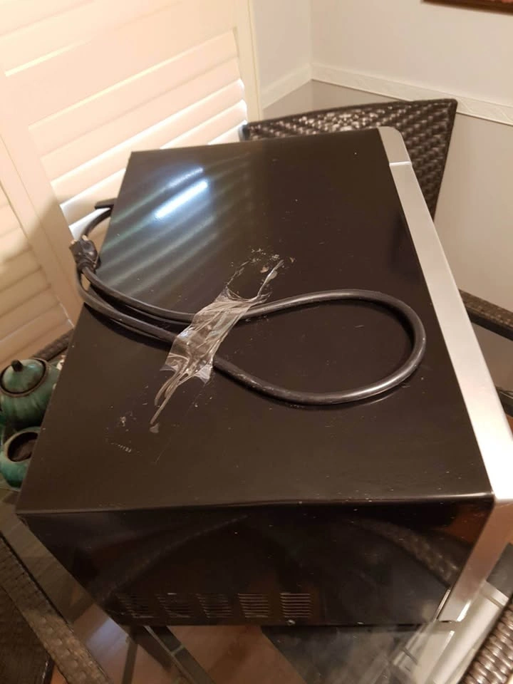 Microwave - photo 2