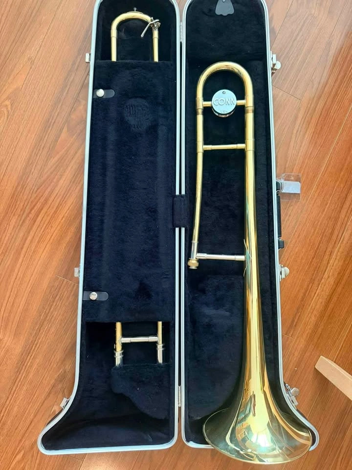 Conn 22H Director Student Tenor Trombone – Excellent Condition - photo 2