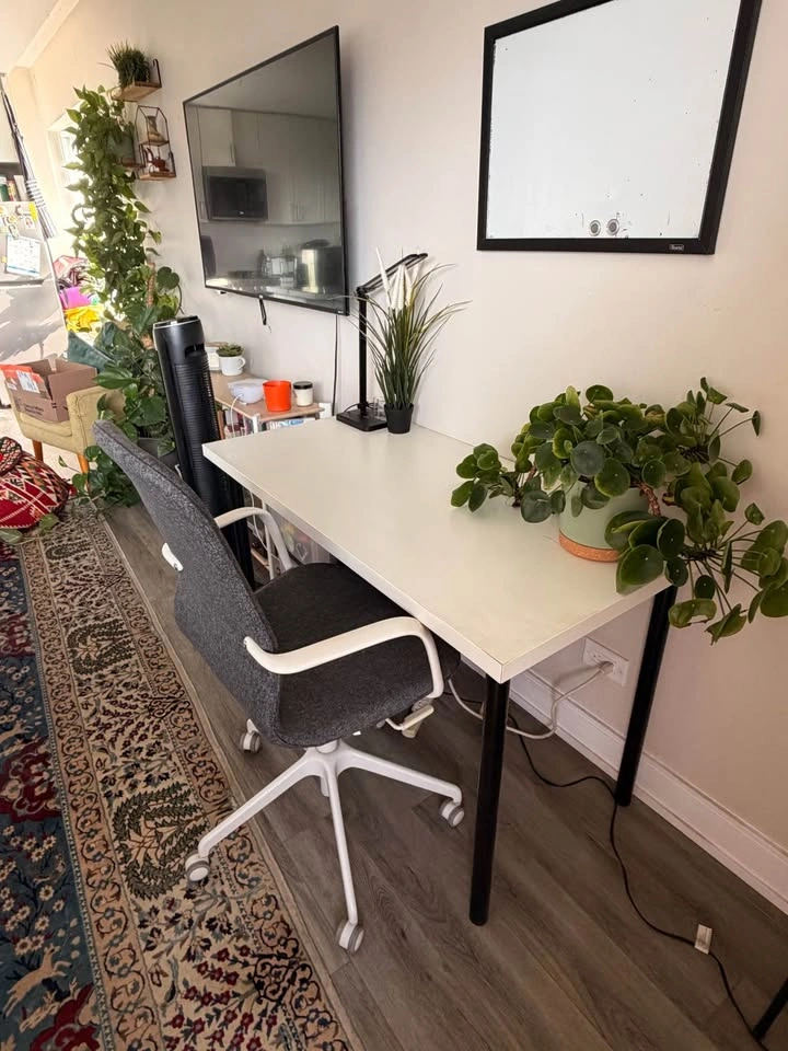 Desk + chair sold together - photo 2