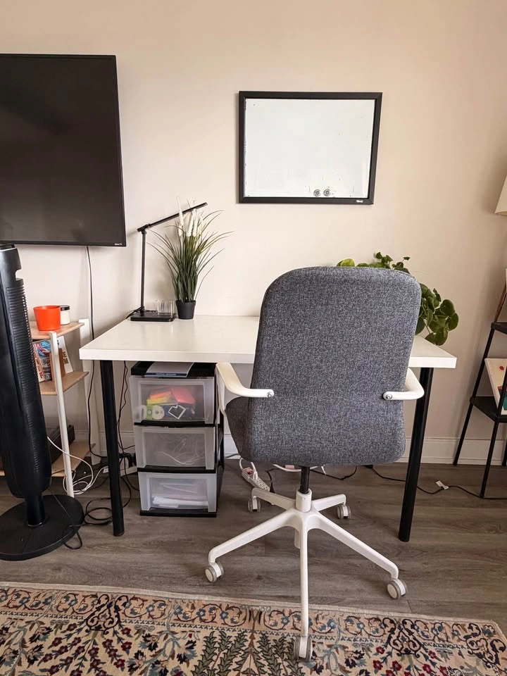 Desk + chair sold together - photo 3