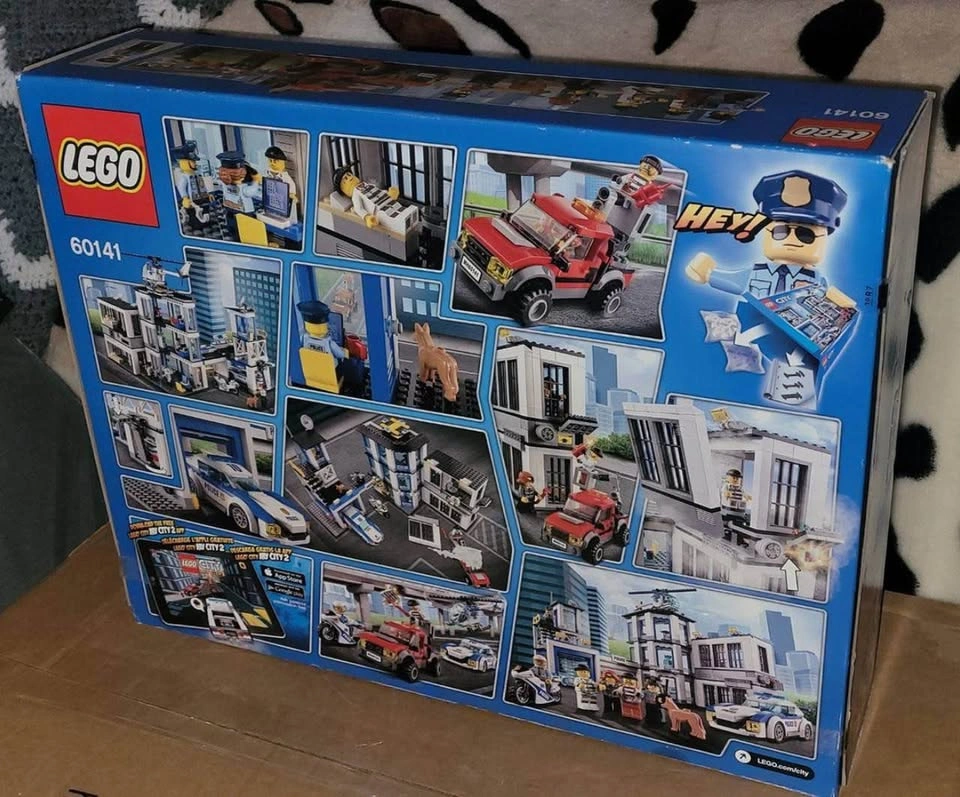 Lego City Police Station Building Toy Set (60141) Retired 2017 - photo 4