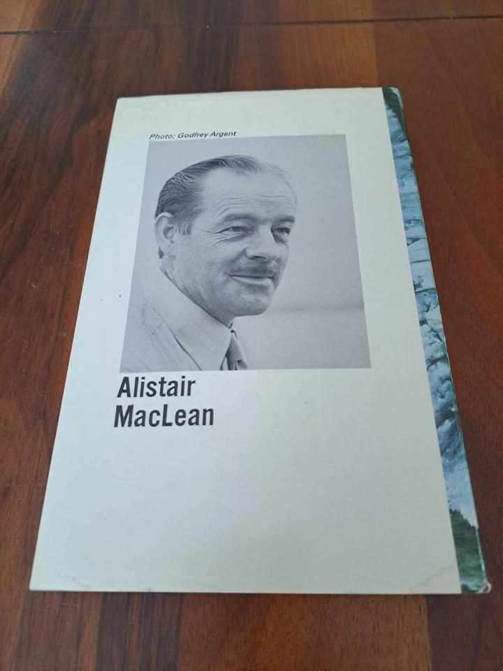 Bear Island - Alistair MacLean, 1971, First Edition Hardcover - photo 2