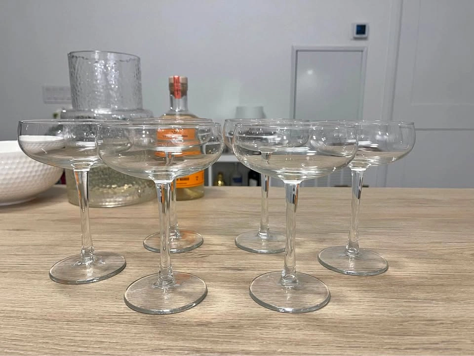 Set of 6 champagne/coupe cocktail glasses
