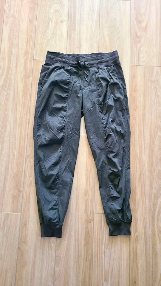 Lulu unlined studio pants size 10