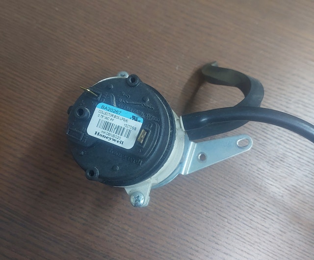 Honeywell HK06NB020 Dual Furnace Pressure Switch Assembly