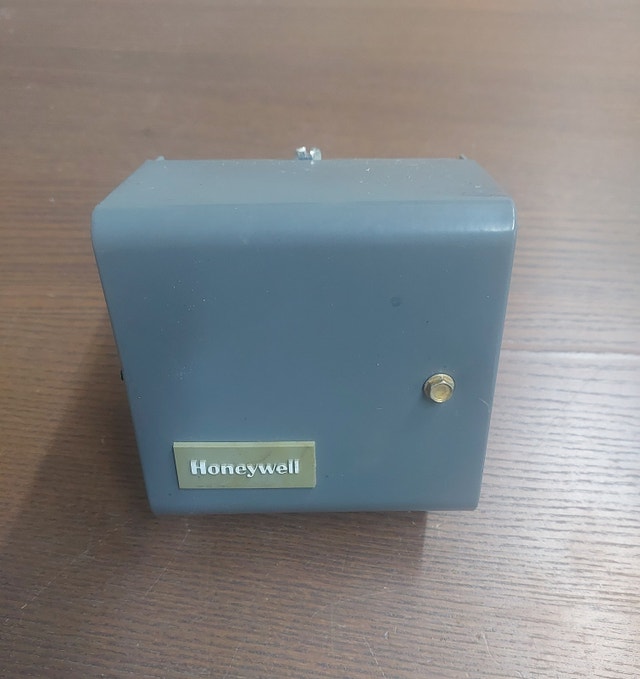 Honeywell L4081B1120 Triple Aquastat Controller – High Limit