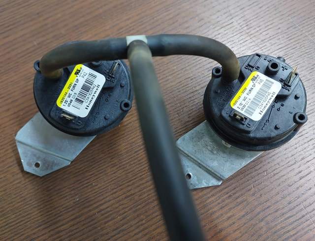 Furnace Air Pressure Switch – Honeywell C341825P42 / C341825P45 - photo 2