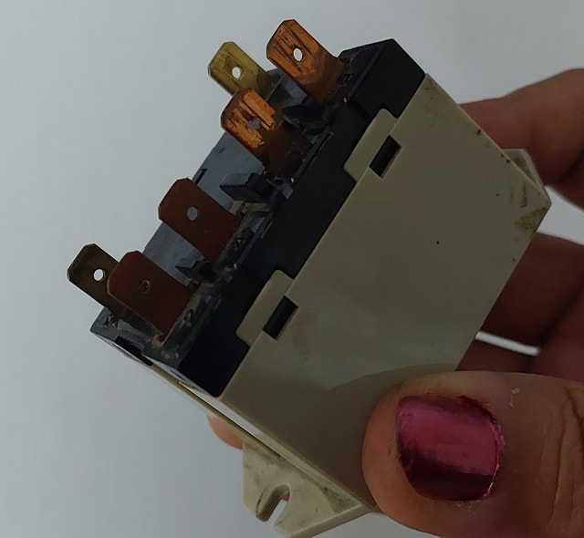 Omron Power Relay – Model G7L-2A-TUB - photo 3