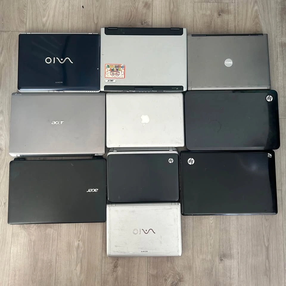 10x Laptop lot (Untested/For Parts/Repair) - photo 3