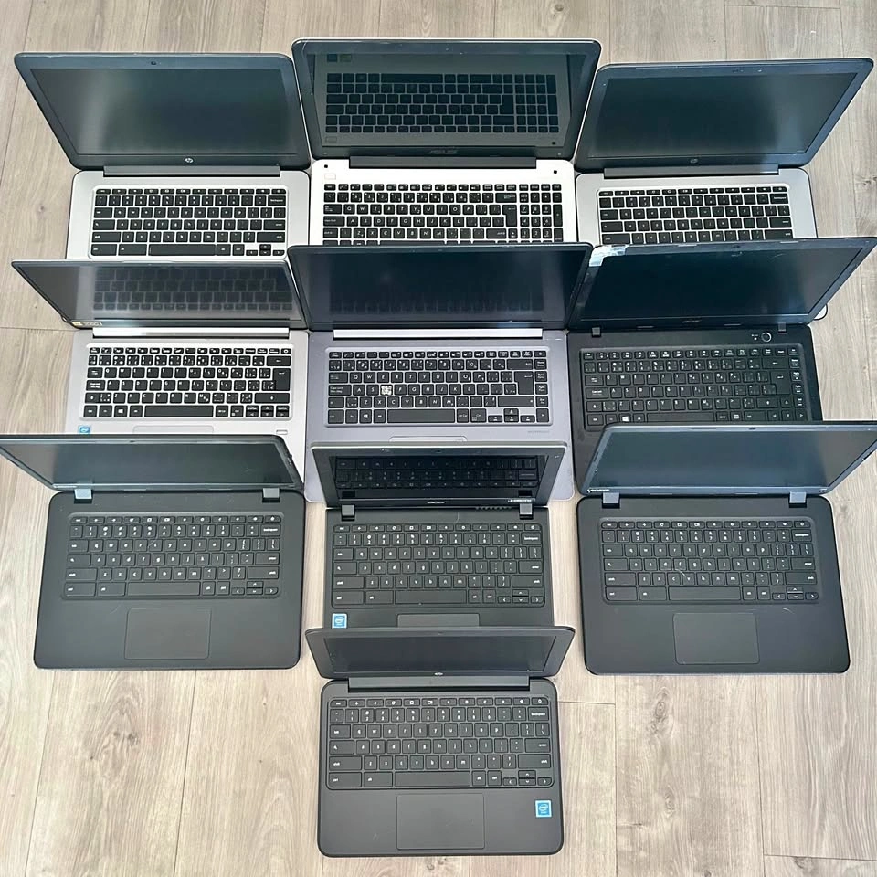 10x Laptop Lot (Untested/For Parts/Repair)