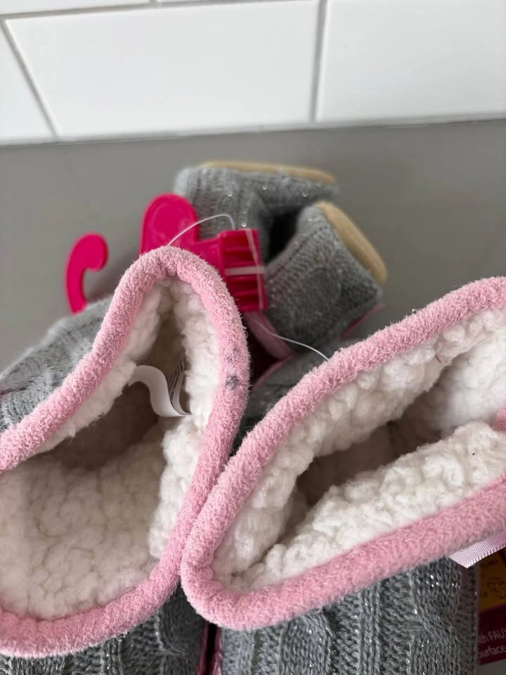NEW WITH TAGS - Our Generation Matching Slippers - photo 2