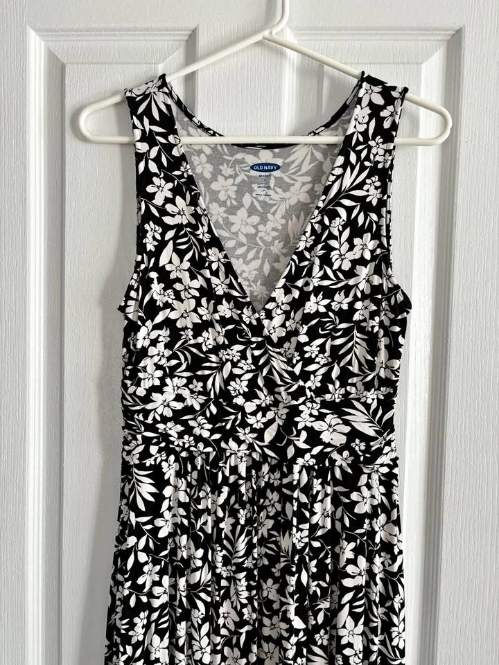 Beautiful Maternity Dress EEUC (Women’s)
