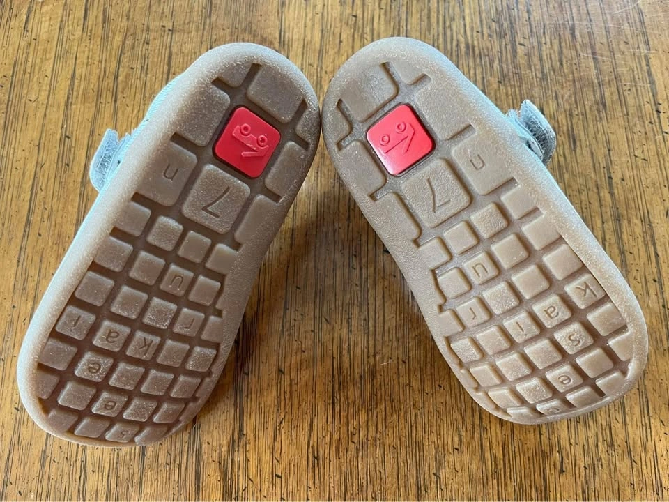 NEW IN BOX - Top Quality Brand Toddler Girl Shoes - photo 4