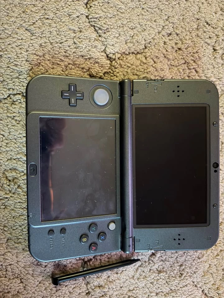 Nintendo 3DS XL Black – Modded/Jailbroken + Games - photo 2
