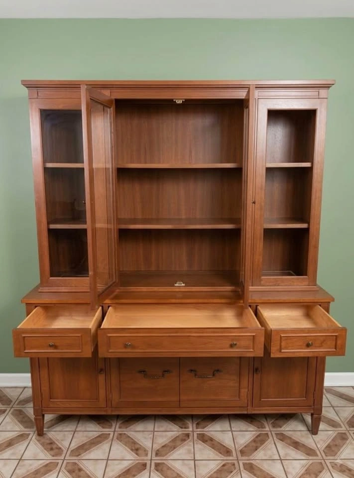 Vintage Solid Wood China Cabinet / Hutch - photo 3