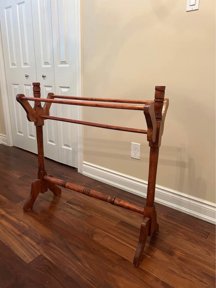 Vintage Solid-Wood Quilt & Blanket Rack - photo 3