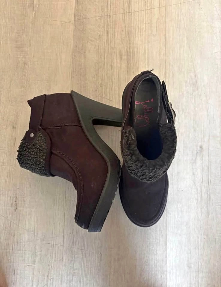 Warm womens shoes size 6