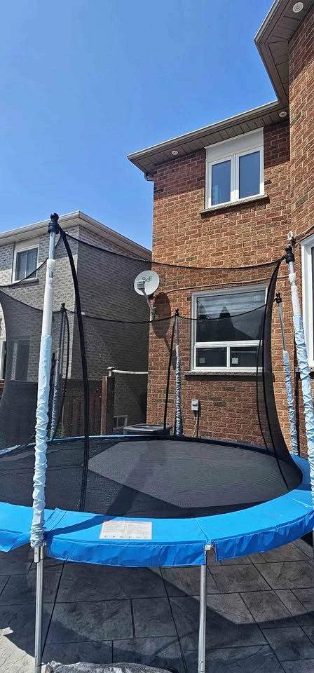 12 ft Trampoline with Safety Enclosure in mississauga