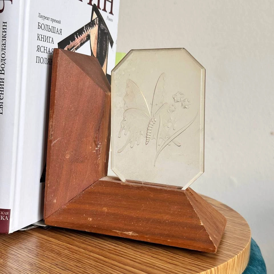 Vintage Mid-Century Butterfly Bookends – Teak Wood & Glass - photo 3
