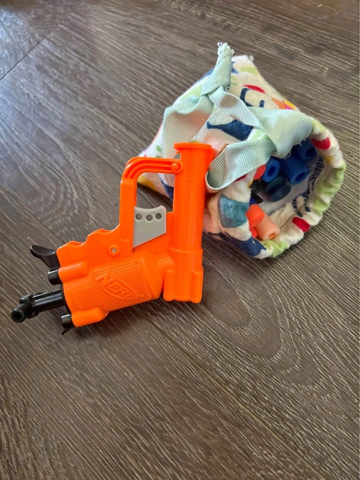 Nerf Jolt Ready-to-Play Kit — Blaster + 12 Darts & Bag