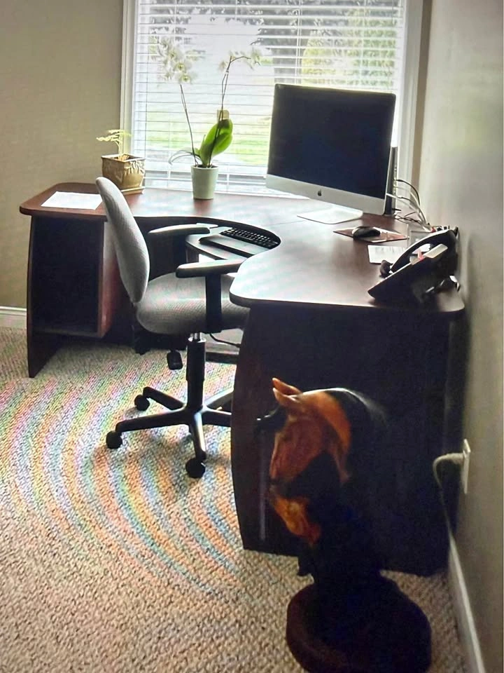 Corner Desk with sliding Keyboard Tray