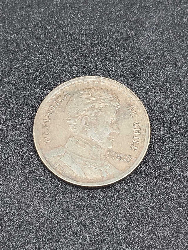 Republica de Chile 1953 Un Peso Coin - photo 2