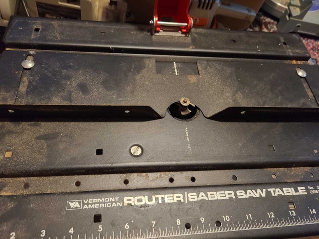 Router and Saber Saw Table with Black & Decker Router - photo 2