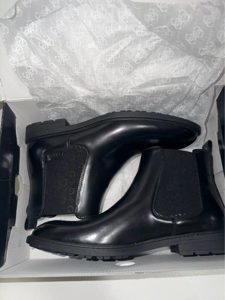 New Guess Men Chelsea Boots. Size 10.5 & 11 US available. - photo 2
