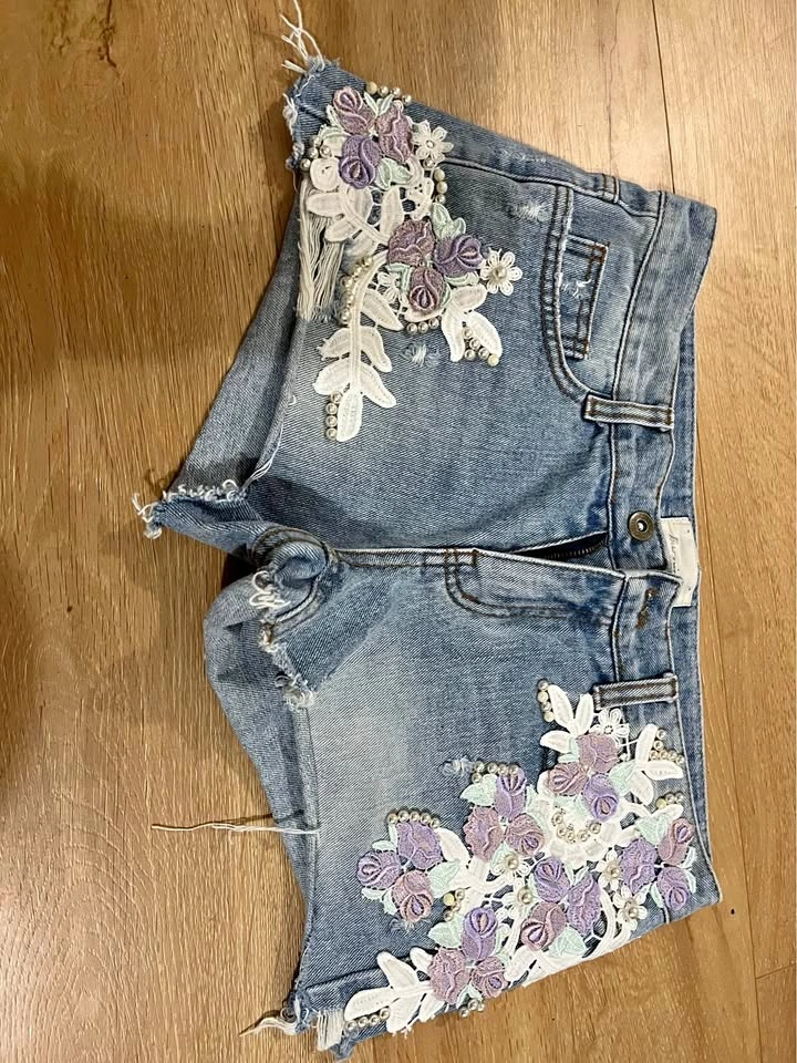 Jean shorts Size 3 with pearls and flowers embroidered