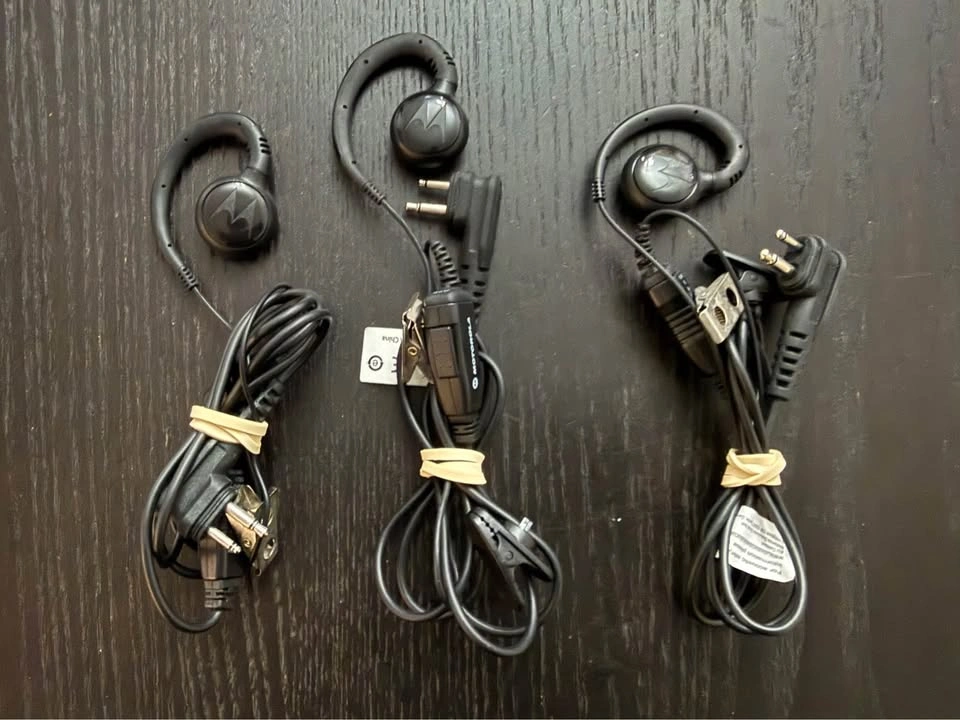 Motorola DTR410 Digital Two-Way Radio Pair with Accessories - photo 3