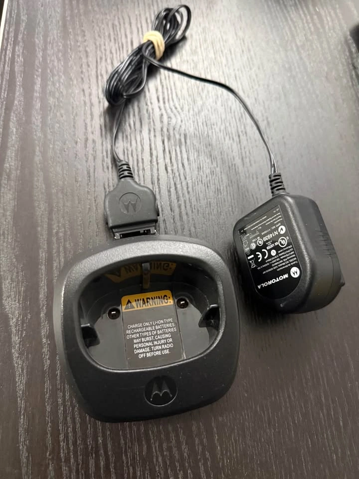 Motorola DTR410 Digital Two-Way Radio Pair with Accessories - photo 5