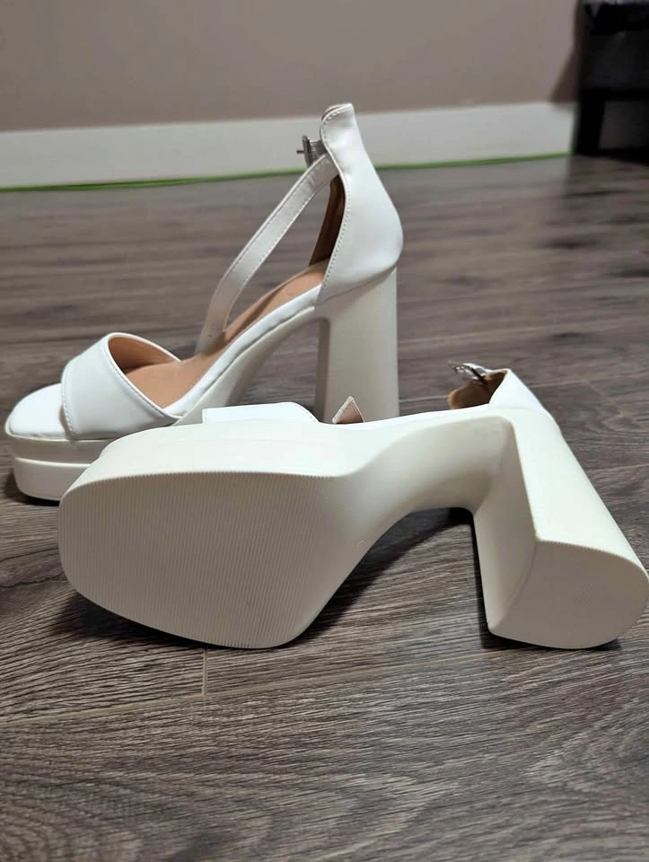 Brand New Heel Size 9