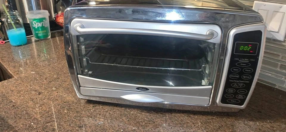 Toaster Oven – Oster – Clean & Working