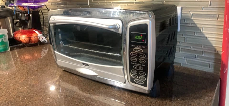 Toaster Oven – Oster – Clean & Working - photo 2