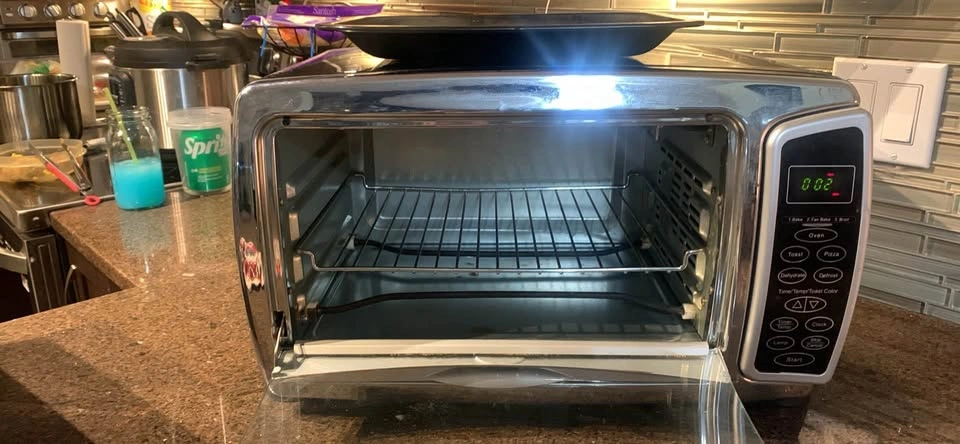 Toaster Oven – Oster – Clean & Working - photo 3
