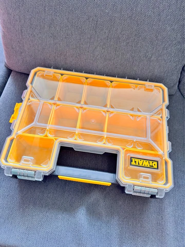 DEWALT 10-Compartment Shallow Pro Small Parts Organizer