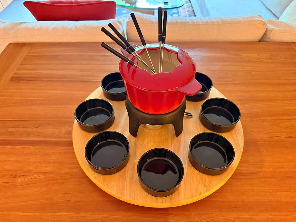 Swissmar deluxe Fondue set with lazy Susan
