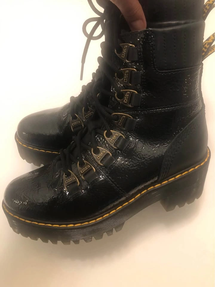 Doc Marten’s Size 7 Women’s - photo 3