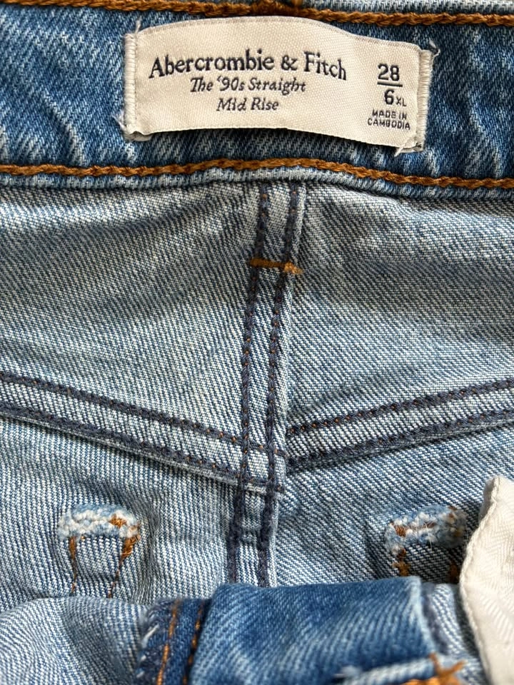 Abercrombie & Fitch '90s Straight Mid Rise Jeans Size 28 - photo 2