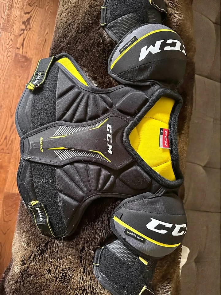 CCM 5090 Junior Hockey Shoulder Pads