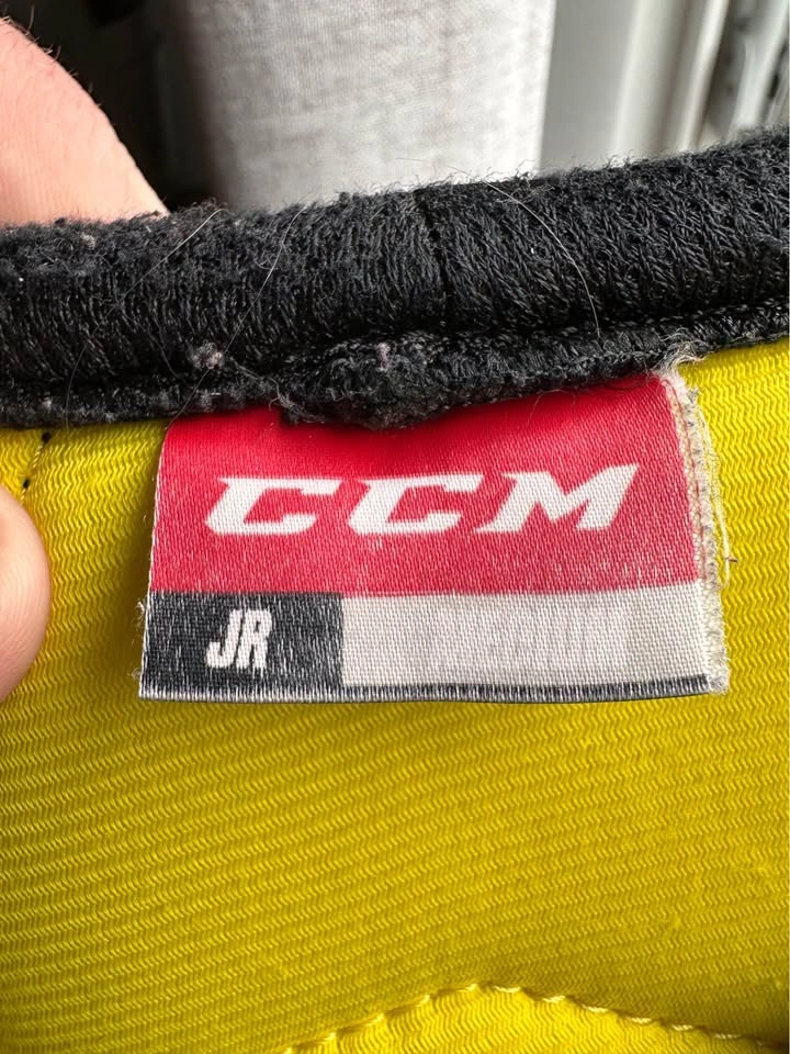 CCM 5090 Junior Hockey Shoulder Pads - photo 2