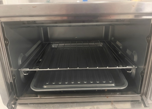 Show home moving sale toaster oven used once in box $15 - photo 2