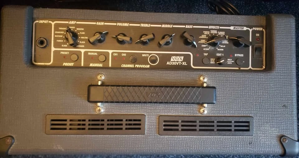 Vox Valvetronix AD30VT-XL Guitar Amp - photo 2