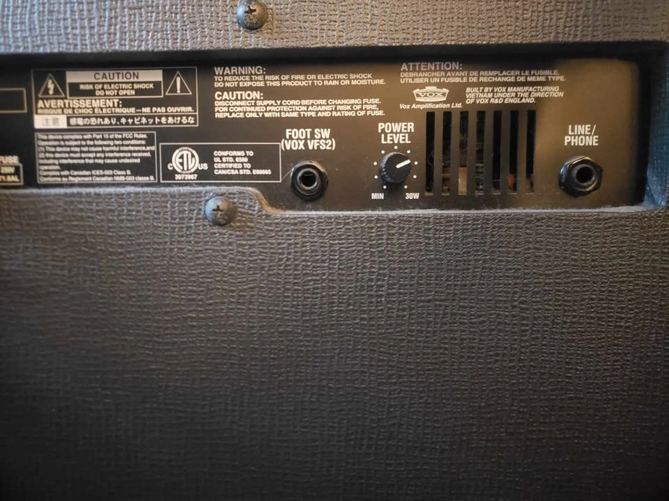 Vox Valvetronix AD30VT-XL Guitar Amp - photo 3