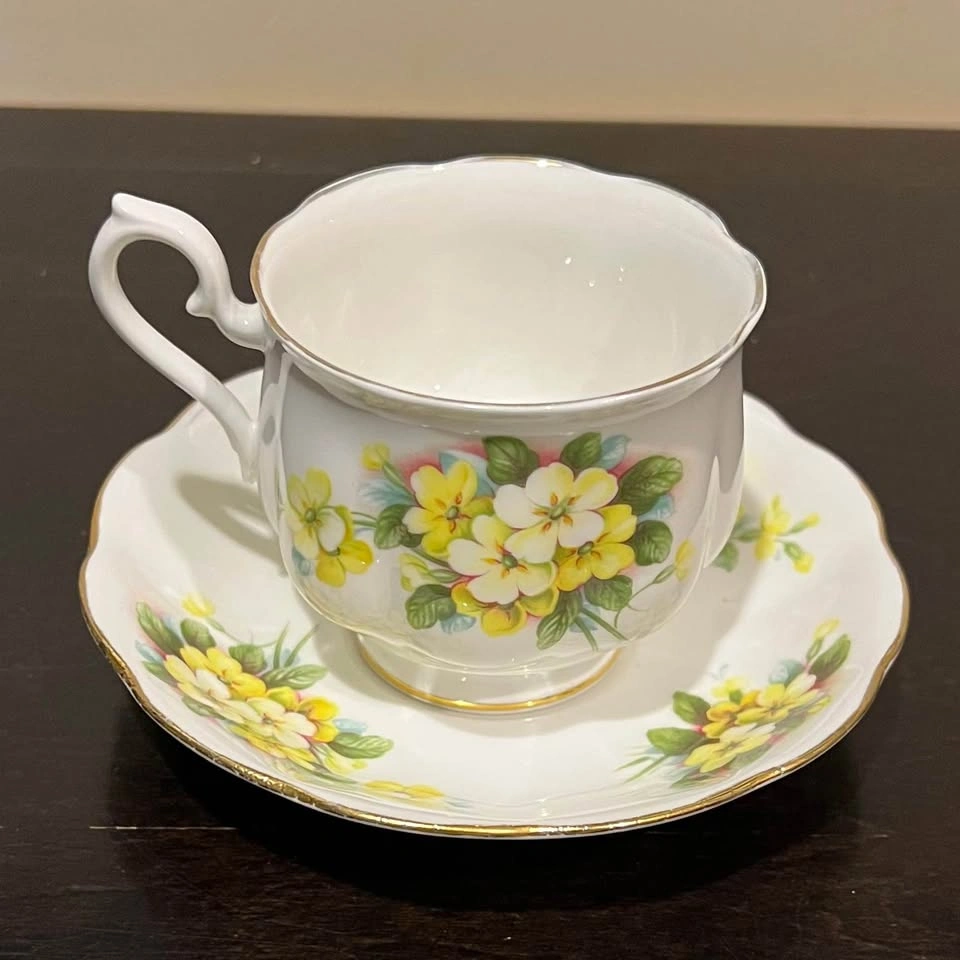 Vintage Royal Albert England Tea cup and Saucer / Yellow Floral - photo 2