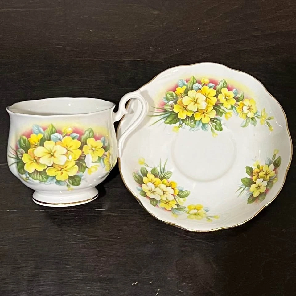 Vintage Royal Albert England Tea cup and Saucer / Yellow Floral - photo 5