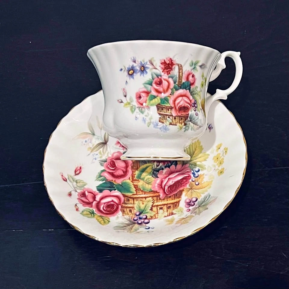 Royal Albert England Bone China Tea Cup And Saucer Set
