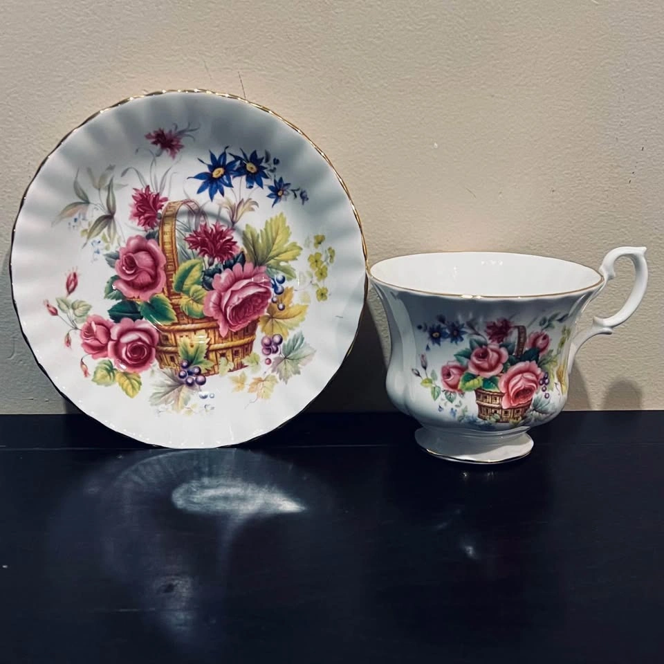 Royal Albert England Bone China Tea Cup And Saucer Set - photo 2