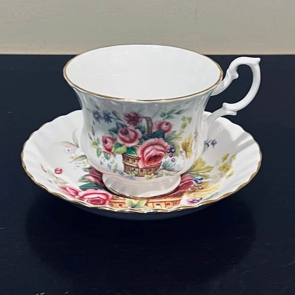Royal Albert England Bone China Tea Cup And Saucer Set - photo 3