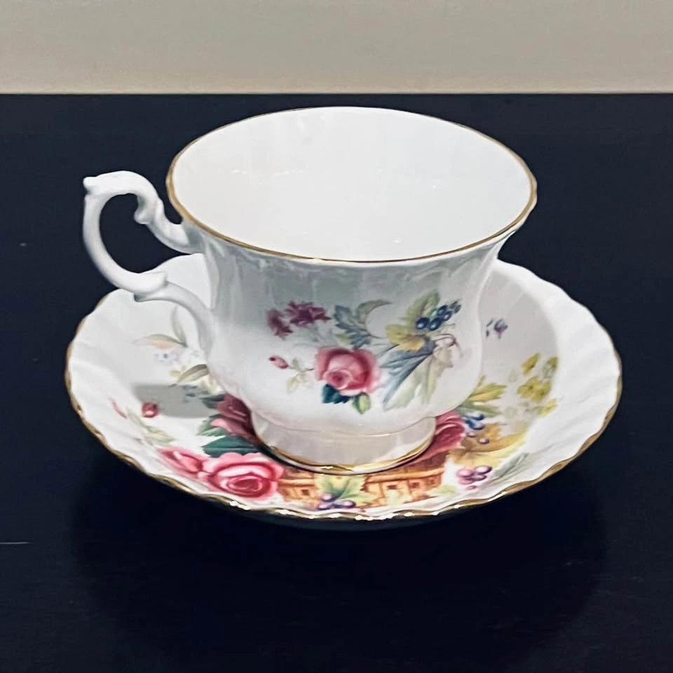Royal Albert England Bone China Tea Cup And Saucer Set - photo 5
